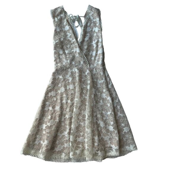 Mystic Juniors Fit and Flare Lace V Neck Sleeveless Romantic  Lace Mini Dress M - Picture 2 of 8